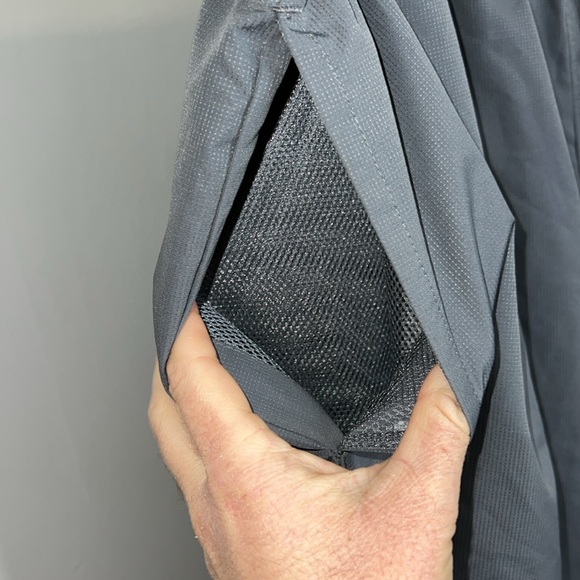 Under Armour Loose Fit Gray Windbreaker Pants- 2XL - Picture 4 of 7